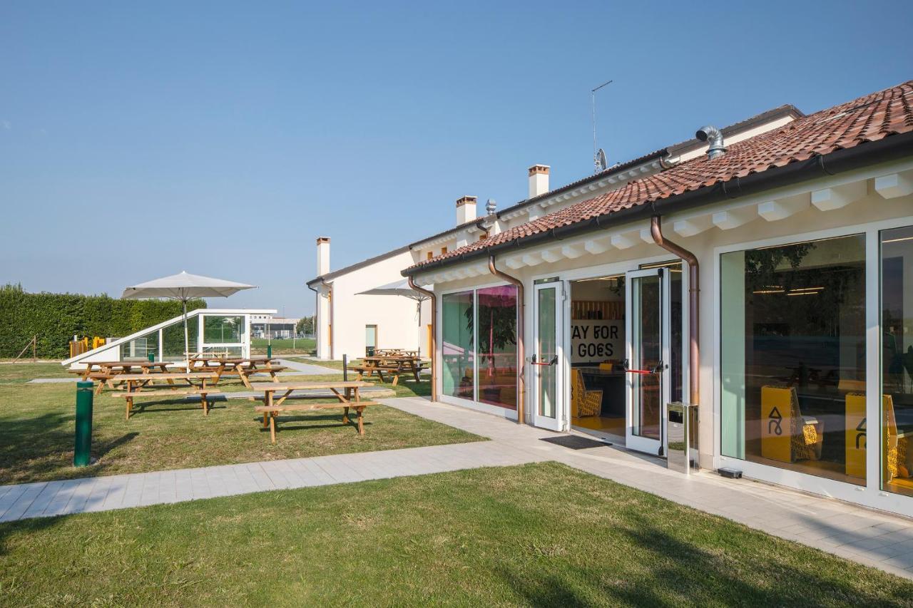 Nomad Hostel Treviso Exterior foto